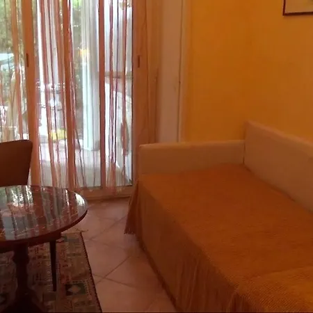Les Orangers Apartment *
